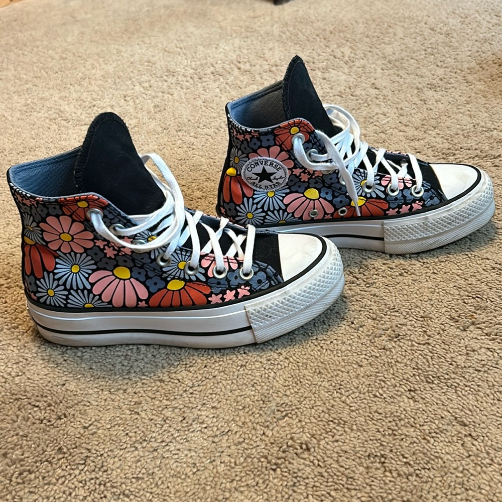 Floral platform Converse hi tops size 5.5
